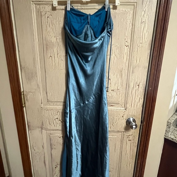 Elegant Turquoise Blue Satin Gown - Picture 3 of 5